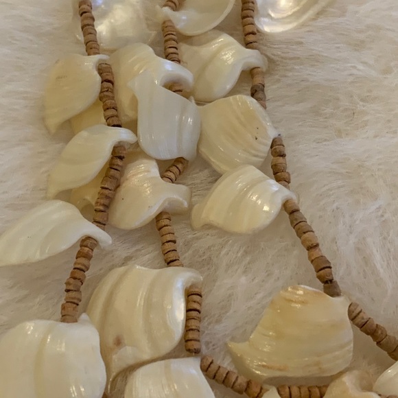 Handcrafted | Triple Strand Shell Necklace. - Picture 11 of 11